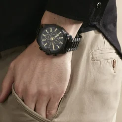 ARCTIK Montre Extreme Noir cadran noir fond noir bracelet acier noir