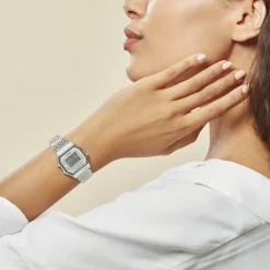 Outlet CASIO COLLECTION Montre Vintage Argent cadran argenté fond argenté bracelet acier argenté