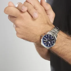 CASIO EDIFICE Montre Bleu cadran argenté fond bleu bracelet acier argenté