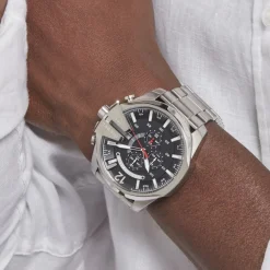 Clearance DIESEL Montre Mega Chief Noir cadran argenté fond noir bracelet acier argenté