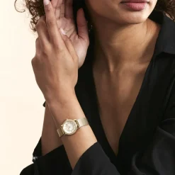 Online GUESS Montre Melody Blanc cadran doré fond blanc bracelet acier doré