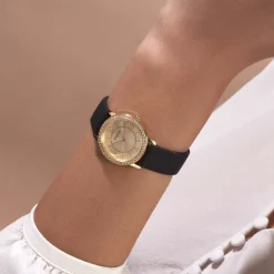 Clearance GUESS Montre Melody Champagne cadran doré fond champagne bracelet silicone noir