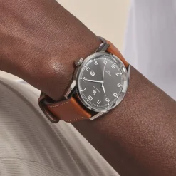 Outlet LIP Montre Himalaya Gris cadran argenté fond gris bracelet cuir marron