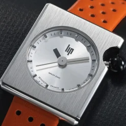 Best LIP Montre Mach 2000 Mini Square Argenté cadran argenté fond argenté bracelet cuir de vache orange