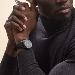 Outlet SEIKO Montre Sport Titane Noir cadran gris fond noir bracelet silicone noire